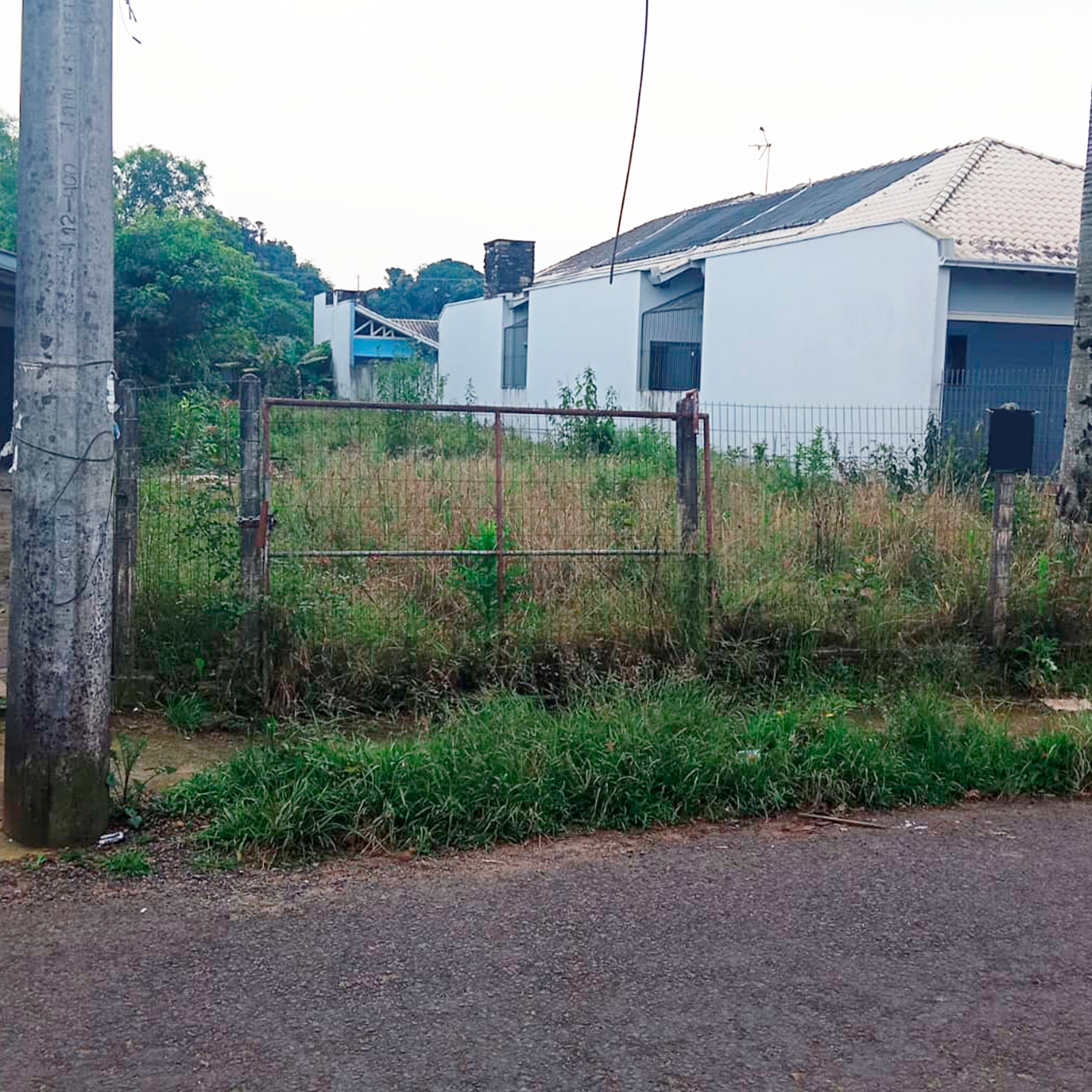 Foto da entrada do terreno