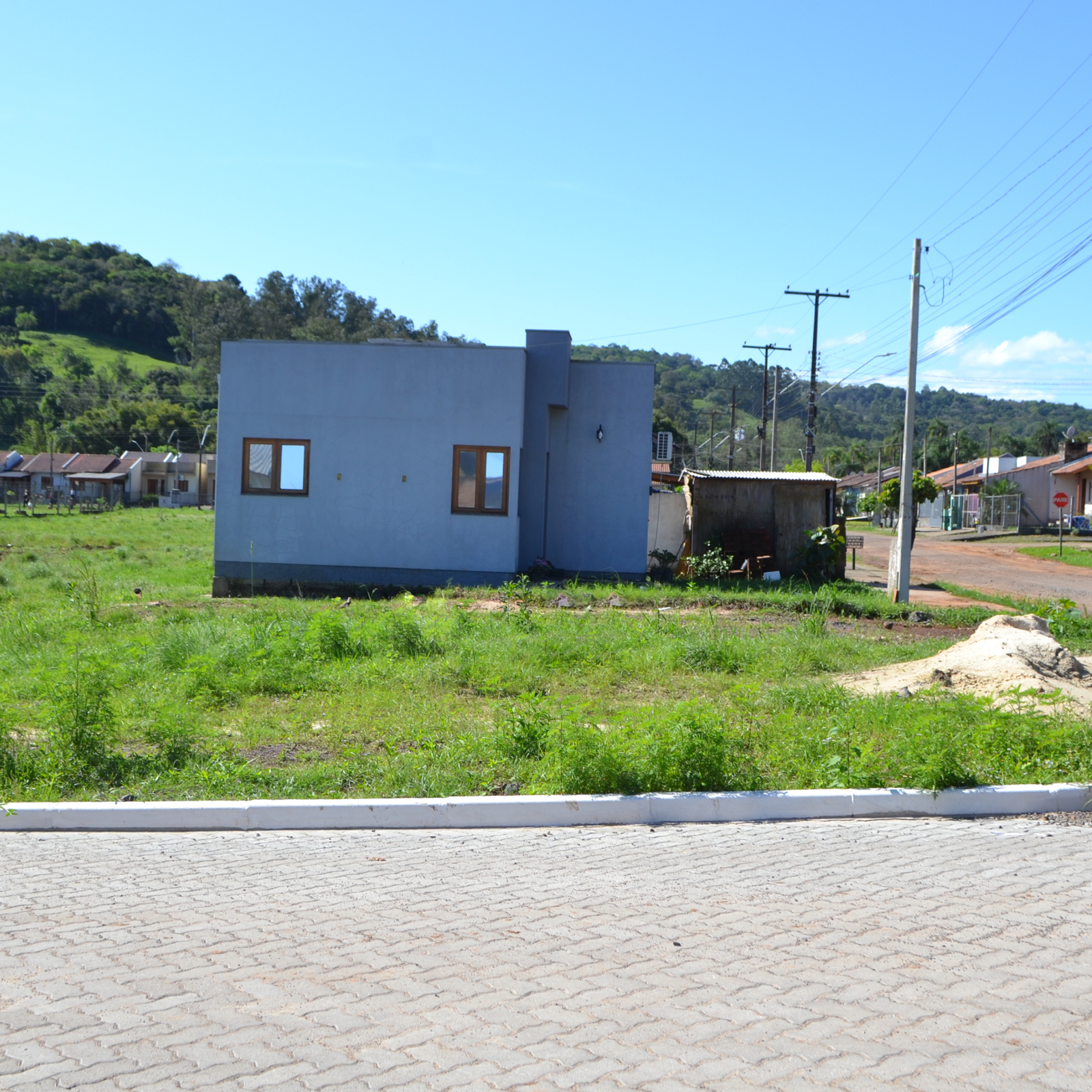 Lateral do terreno