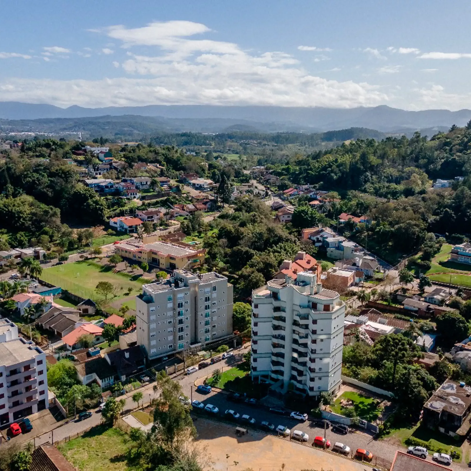 Foto aérea do edifício Athena e arredores