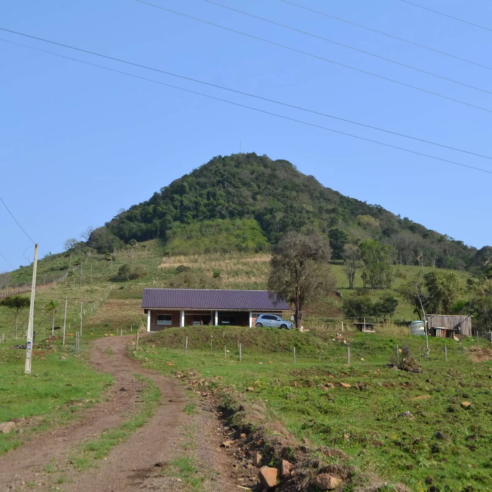 Estrada que leva até a casa principal